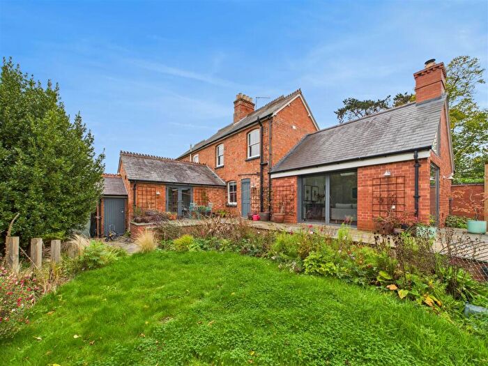 2 Bedroom Semi-Detached House For Sale In Wellesbourne Road, Alveston, Stratford-Upon-Avon, CV37
