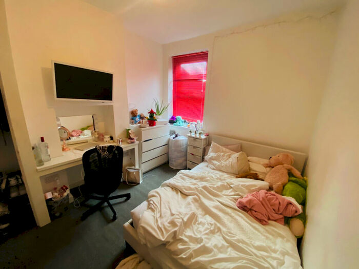 7 Bedroom Terraced House To Rent In Mackintosh Place, Cardiff, CF24