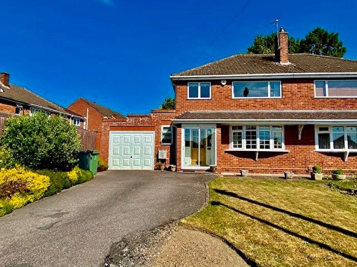 3 Bedroom Semi-Detached House For Sale In Hazeldene Road, Halesowen, B63