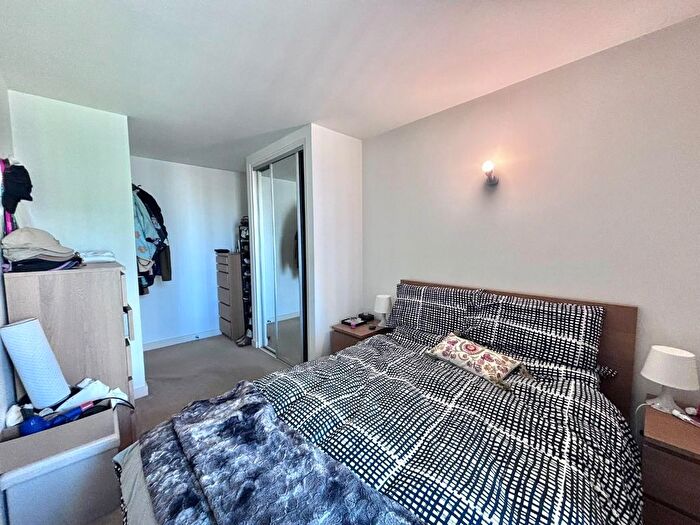 1 Bedroom Flat For Sale In Vantage Building, Station Approach, Hayes, UB3