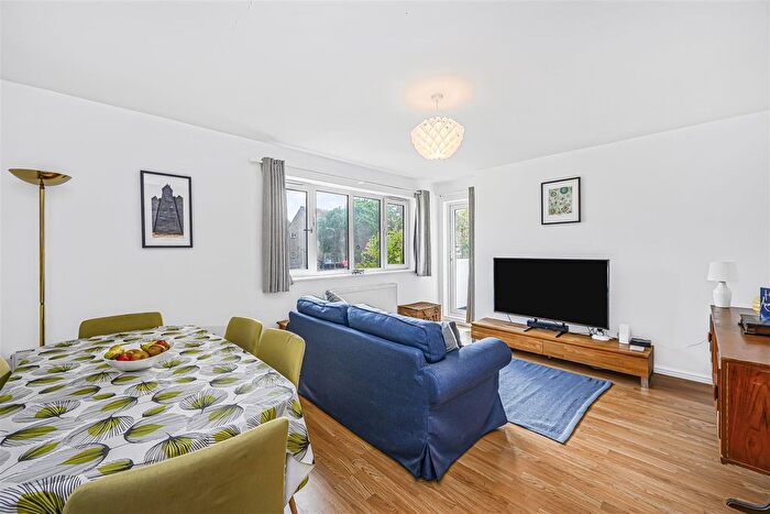 2 Bedroom Flat For Sale In The Drive, London, E17