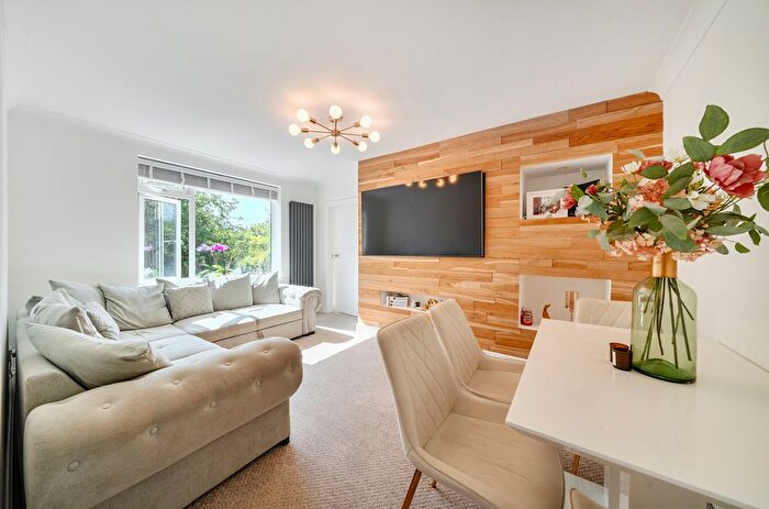 3 Bedroom Maisonette For Sale In Downs Court Road, Purley, CR8