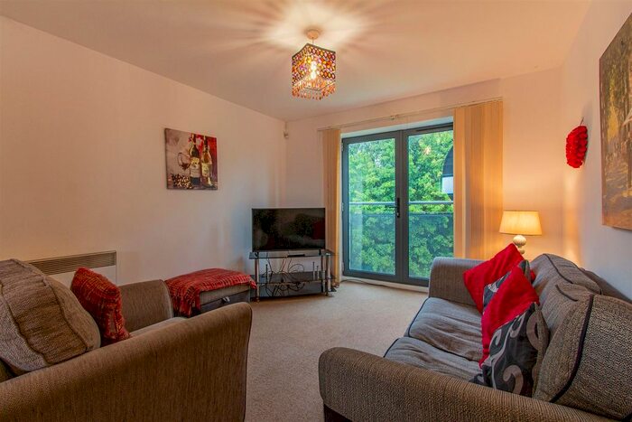 2 Bedroom Flat To Rent In Radyr Place, Gabalfa, Cardiff, CF14