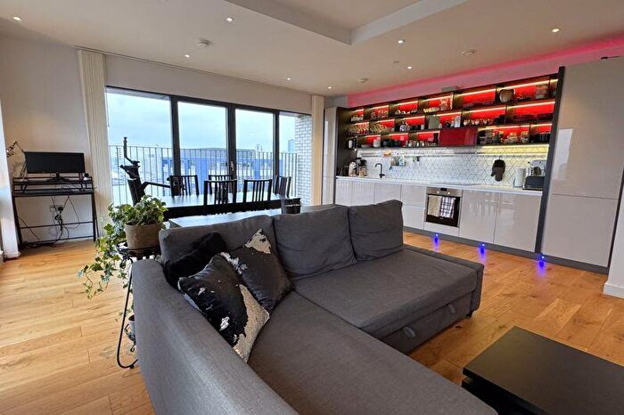 2 Bedroom Flat To Rent In Botanic Square, London City Island, E14