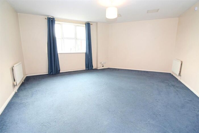 2 Bedroom Flat To Rent In Dexter Close, St Albans, AL1