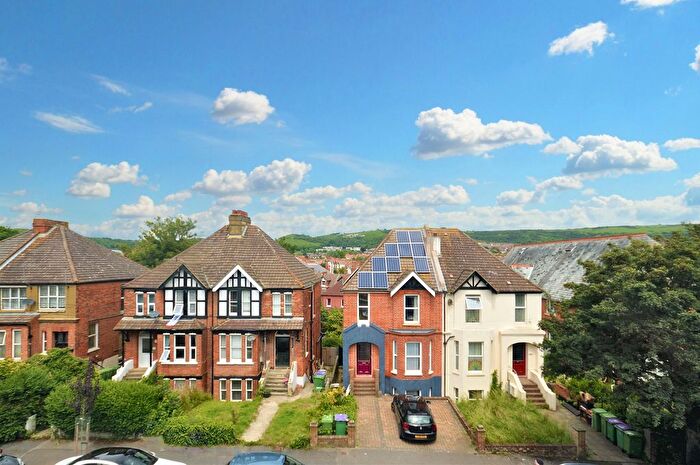 2 Bedroom Flat For Sale In St. Johns Church Road, Folkestone, CT19
