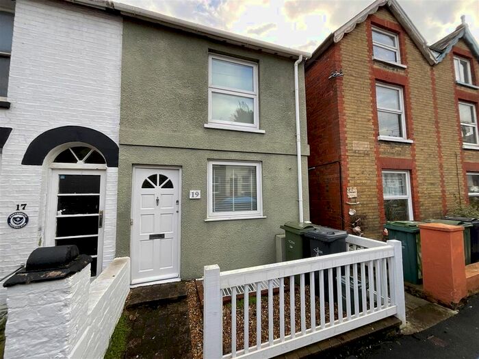 3 Bedroom Semi-Detached House To Rent In Albert Street, Cowes, PO31