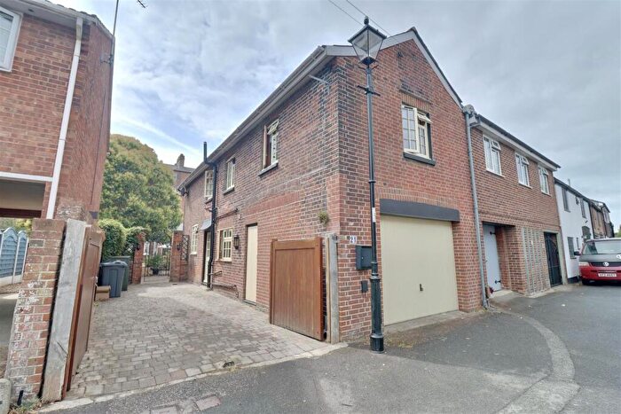 3 Bedroom Coach House To Rent In Anglesey Arms Road, Gosport, PO12