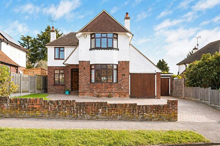 3 Bedroom Detached House For Sale In Erleigh Court Drive, Earley, Reading, RG6