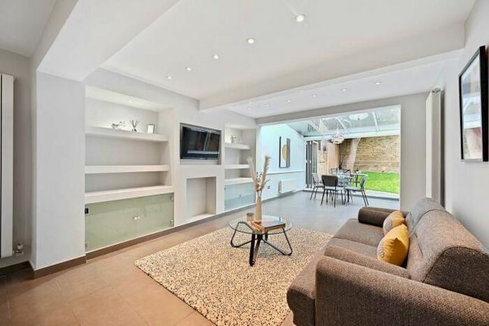 3 Bedroom Flat To Rent In Priory Terrace, West Hampstead, NW6