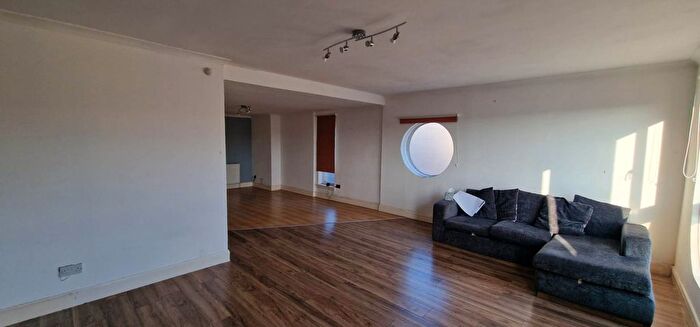 2 Bedroom Flat To Rent In Greenrigg Road, Carbrain, Glasgow, G67