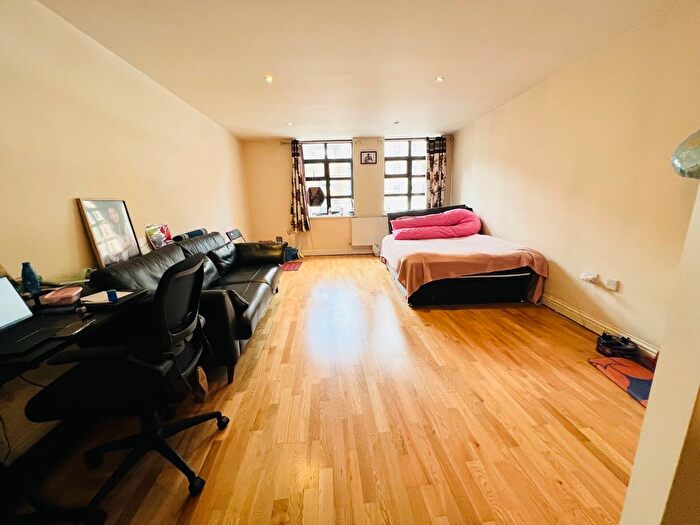 Studio To Rent In Flat, Gordon Street, Luton, LU1