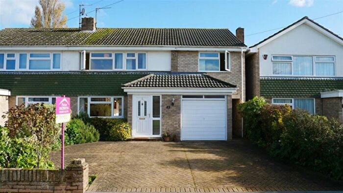 4 Bedroom Semi-Detached House To Rent In Warren Road, St Ives, PE27