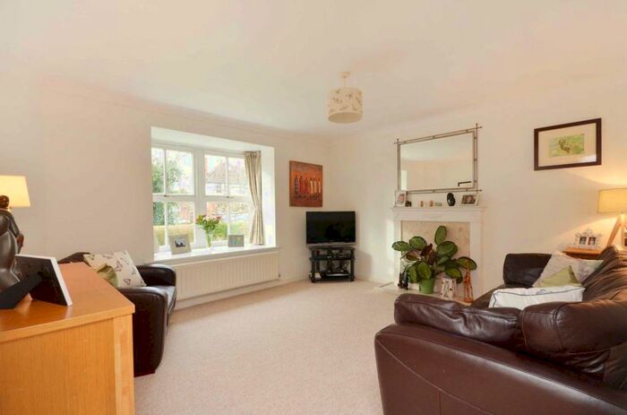 4 Bedroom Detached House To Rent In Scholars Walk, Guildford, GU2