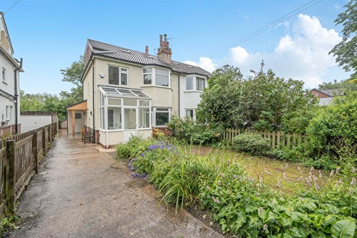 3 Bedroom Semi-Detached House For Sale In Hollin Mount, Weetwood, LS16