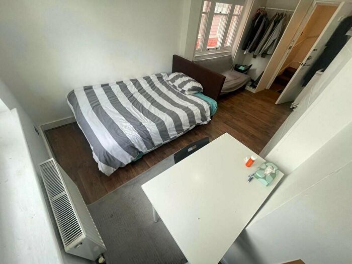 1 Bedroom Flat To Rent In Chicksand Street, Aldgate, E1