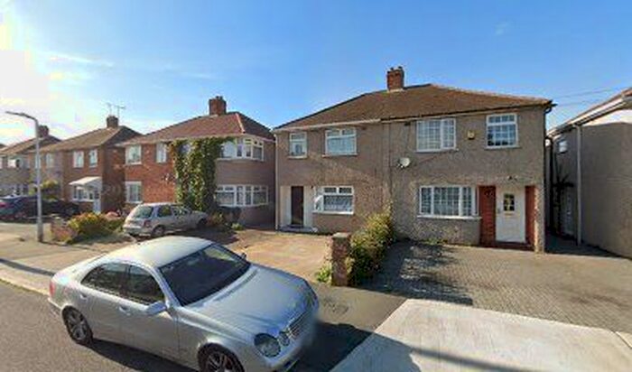 4 Bedroom Semi-Detached House To Rent In Raleigh Avenue, Hayes, UB4