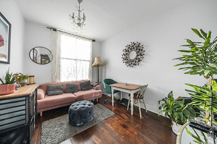 1 Bedroom Apartment For Sale In Holloway Road, N19