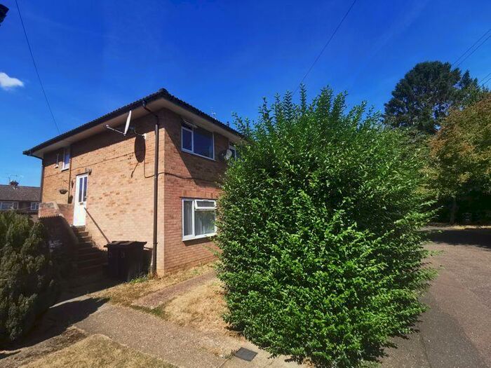 2 Bedroom Flat To Rent In Hollybush Road, Chesham, HP5