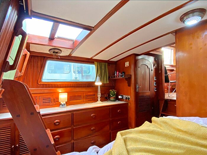 1 Bedroom Houseboat For Sale In Rope Street, London, SE16