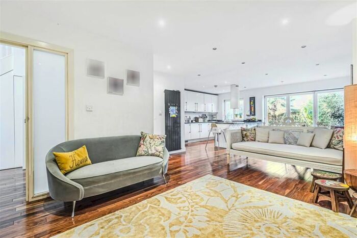 4 Bedroom Terraced House To Rent In Haycroft Road, Brixton, SW2