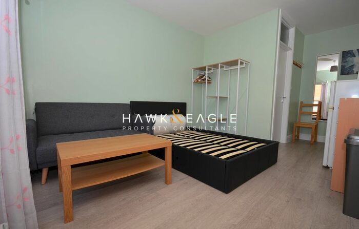 Studio To Rent In Commercial Road, London, E1