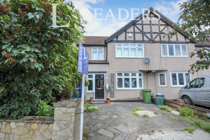 3 Bedroom Semi-Detached House To Rent In Sunray Avenue, Bromley, BR2