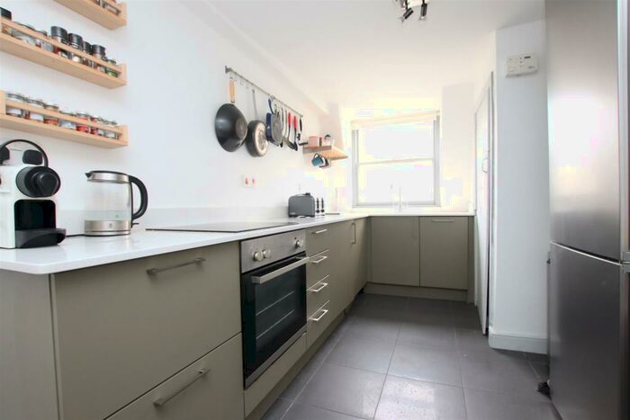 2 Bedroom Flat To Rent In Bennett Street, Bath, BA1
