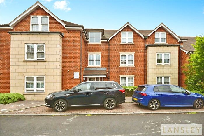 2 Bedroom Flat To Rent In Haden Square, Reading, RG1