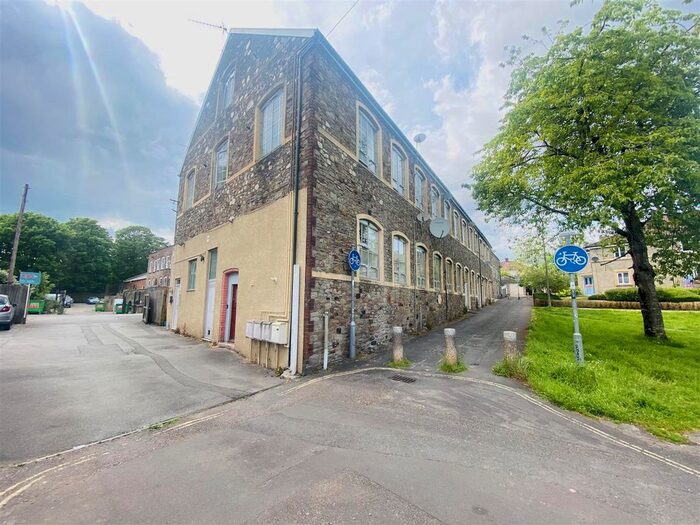 2 Bedroom Flat To Rent In B Hudds Vale Road, Bristol, BS5