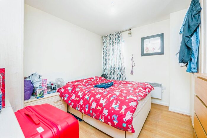 2 Bedroom Flat For Sale In Landmark Place, Cardiff, CF10