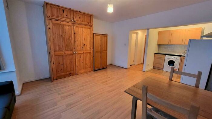 Apartment To Rent In Cecil Road, Enfield, EN2