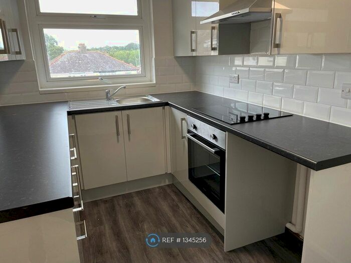 3 Bedroom Flat To Rent In Cadewell Lane, Torquay, TQ2