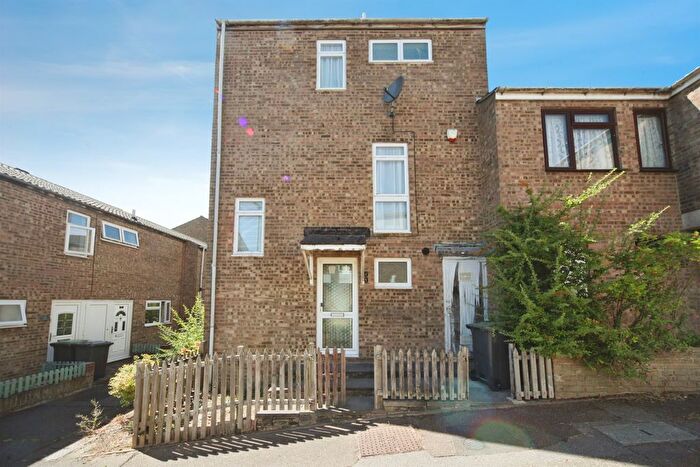 3 Bedroom Property For Sale In Winchester Gardens, Luton, LU3