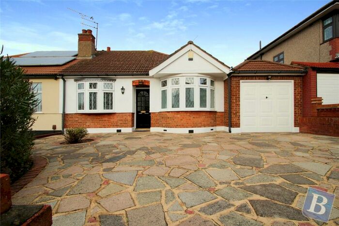 2 Bedroom Bungalow To Rent In The Avenue, Hornchurch, Essex, RM12