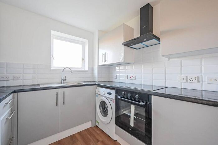 2 Bedroom Flat For Sale In Albatross Close, Beckton, London, E6