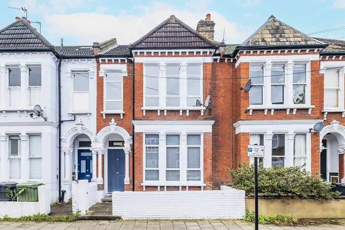 2 Bedroom Flat To Rent In Edgeley Road, London, SW4