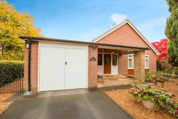 3 Bedroom Bungalow For Sale In Llynclys, Oswestry, Shropshire, SY10
