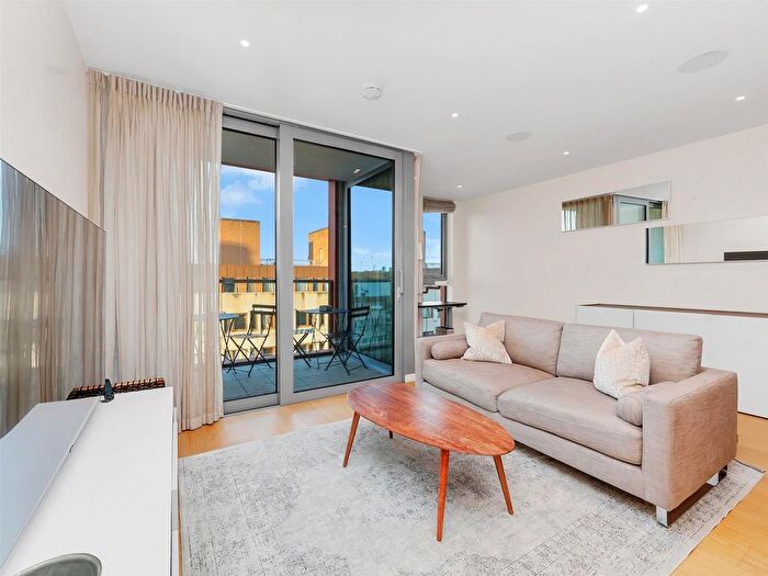 2 Bedroom Flat To Rent In Buckingham Gate, London, SW1E