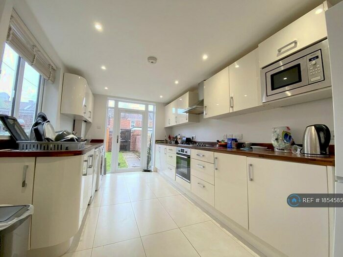 4 Bedroom Terraced House To Rent In Monks Road, Exeter, EX4
