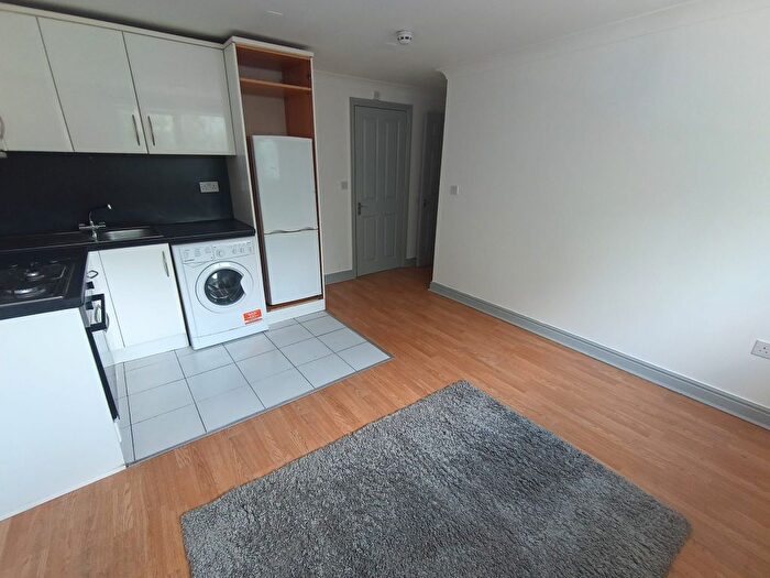 1 Bedroom Flat To Rent In Byron House, Cardiff Road, Flat, Luton, Bedfordshire, LU1