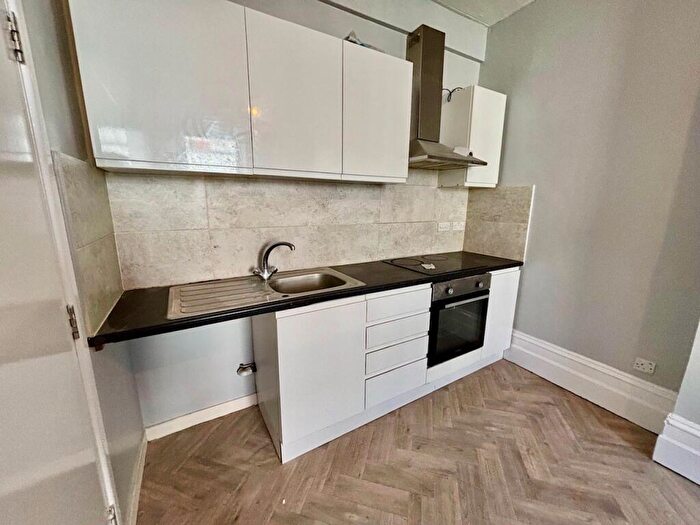 3 Bedroom Flat To Rent In Old Christchurch Road, BH1