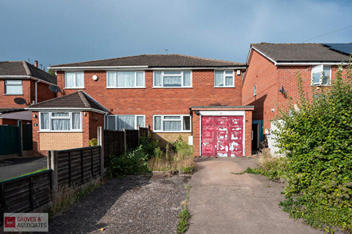 3 Bedroom Semi Detached House For Sale In Green Lane, Stourbridge, DY9