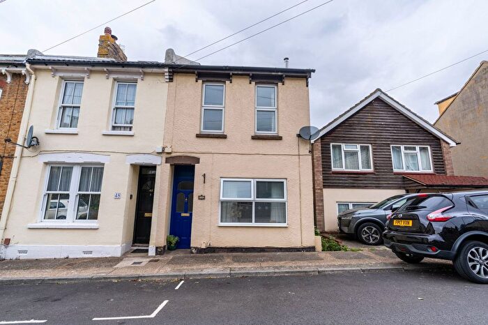 3 Bedroom Terraced House For Sale In Sidney Road, Rochester, ME1