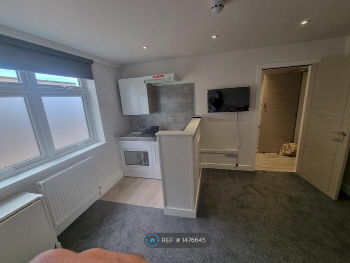 Studio To Rent In Wellsway, Bath, BA2