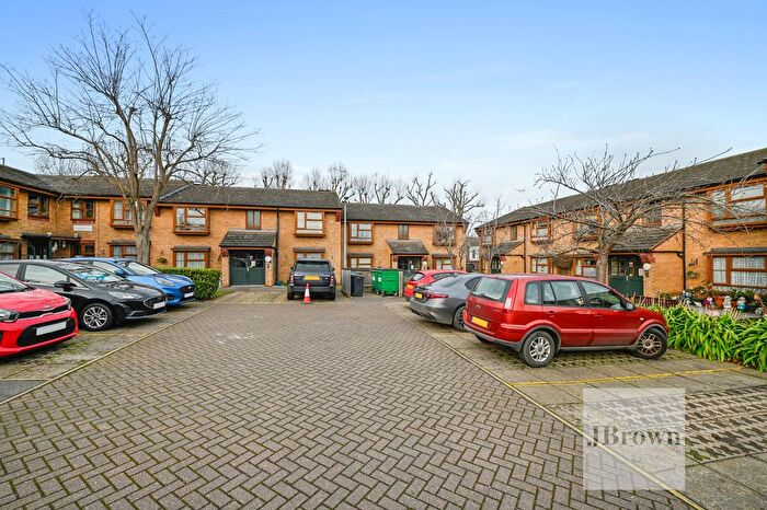 1 Bedroom Terraced Bungalow For Sale In Priestley Court, Palmers Drive, Grays, Thurrock, RM17