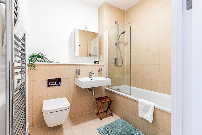 2 Bedroom Flat To Rent In Cabanel Place, London, SE11