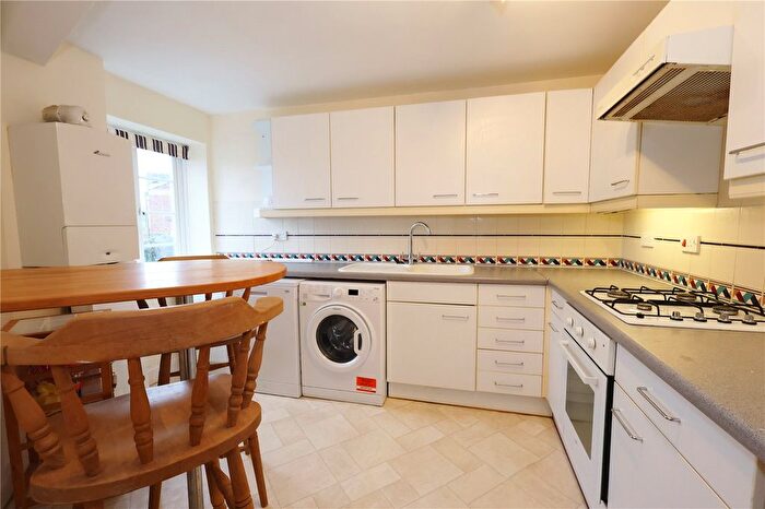 1 Bedroom Flat To Rent In White Rose Lane, Woking, Surrey, GU22