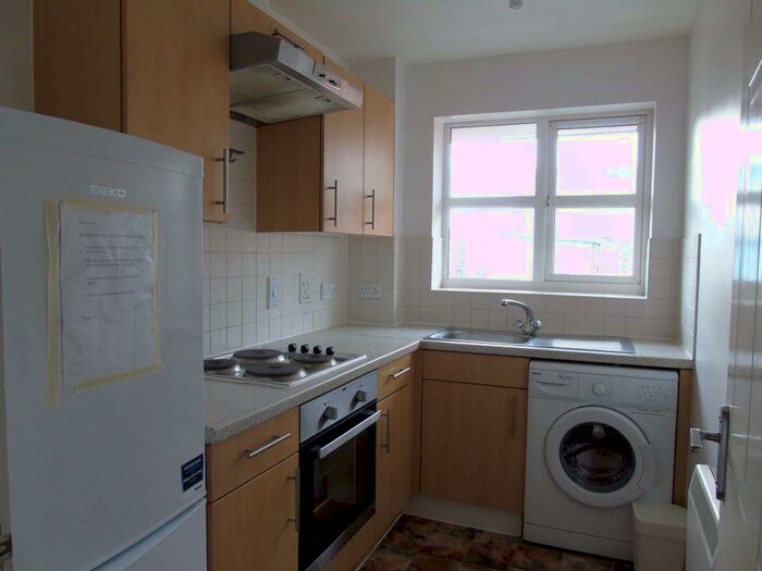 2 Bedroom Flat To Rent In Mill Street, SL2