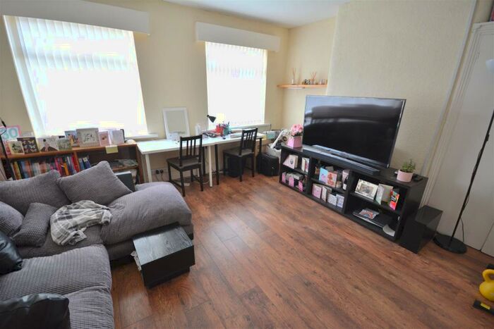 1 Bedroom Flat To Rent In Fort Road, Prestwich, Manchester, M25